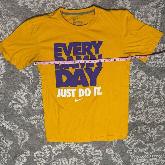 Nike Men's Yellow Graphic Print T-Shirt "Every Damn Day Just Do It" M - Picture 3 of 6